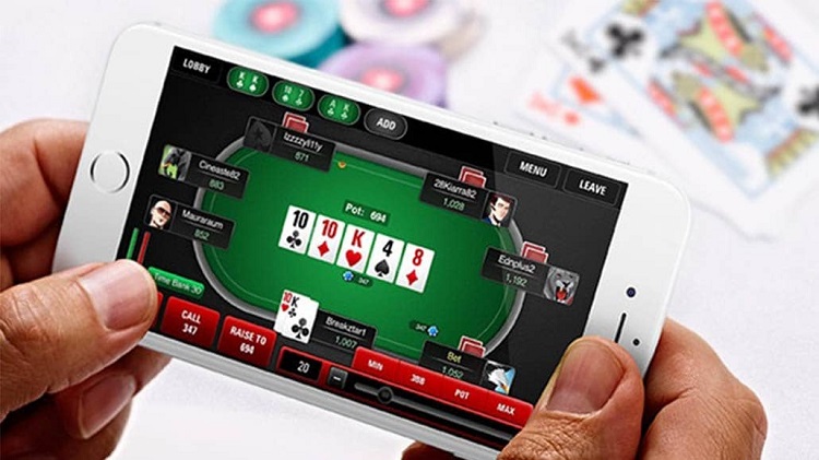 playing-poker-on-mobile-apps-1030x579-1